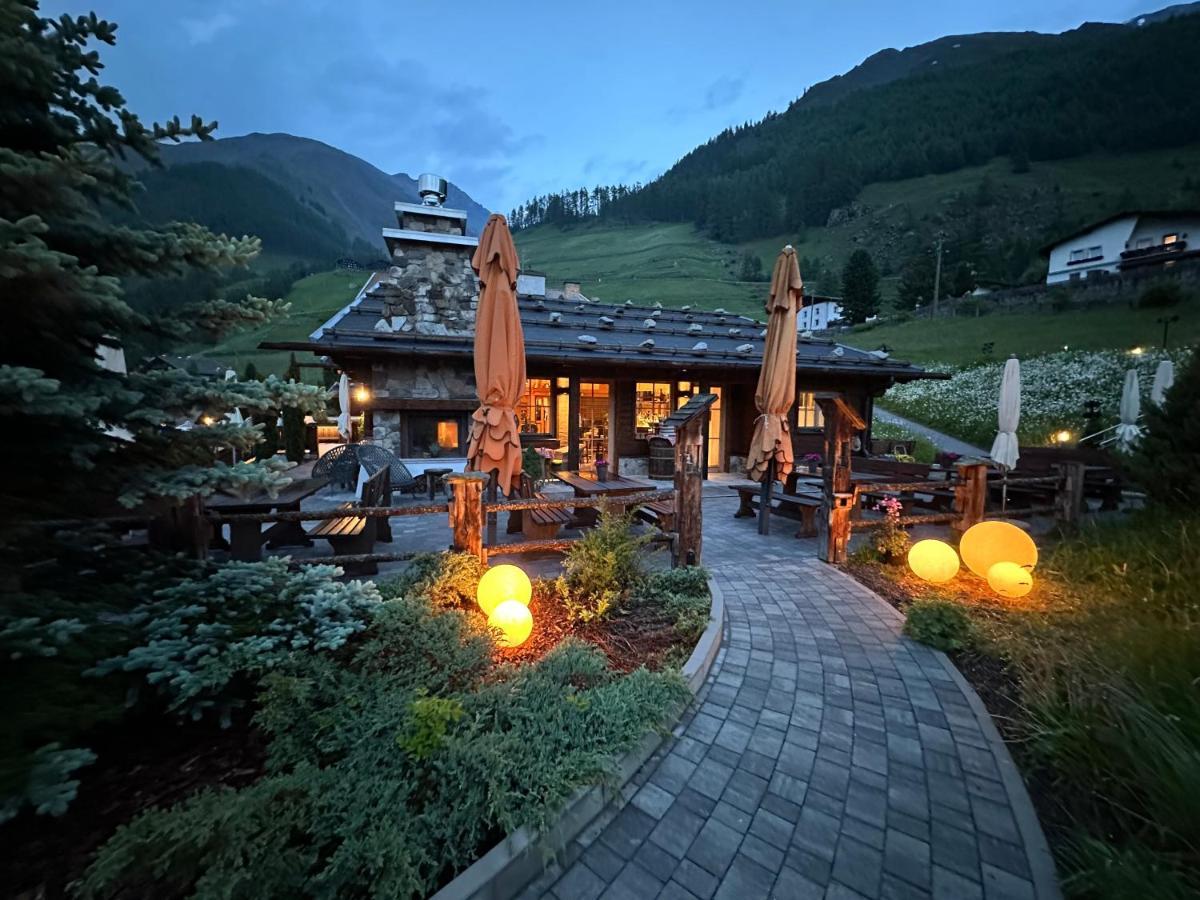 Hotel & Chalets Edelweiss Madonna  Exterior foto